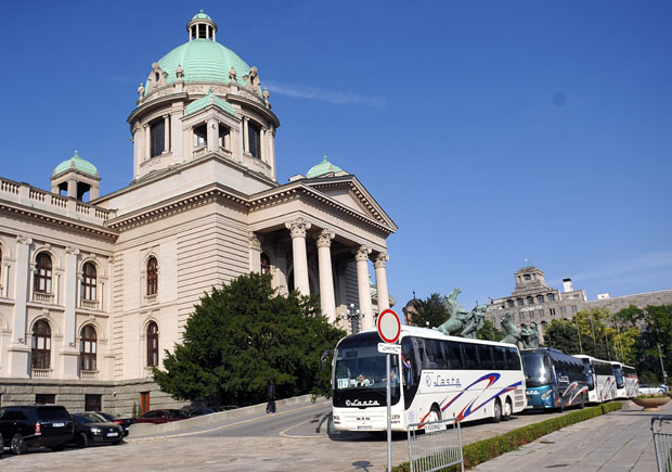 СЛУЖБЕНА ПУТОВАЊА ПОСЛАНИКА: Хотели од највише 4 звездице, лет економском класом